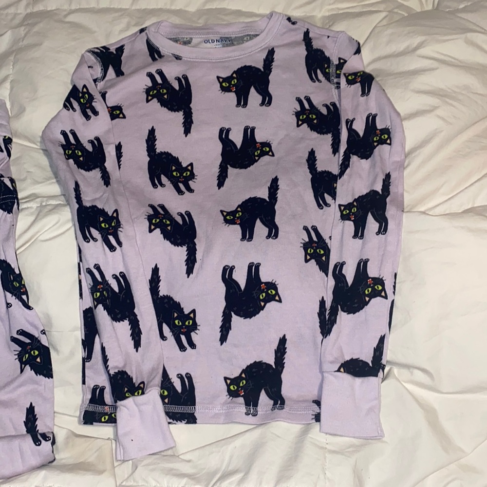 Old Navy light purple with black cats, pajama set size extra-large, 12